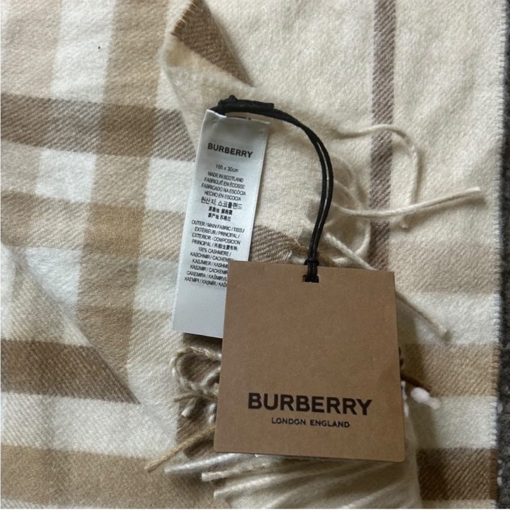 NWT Burberry TARTAN GIANT CASHMERE SCARF IN BEIGE,WHITE ( DEFECT) - Picture 3 of 9